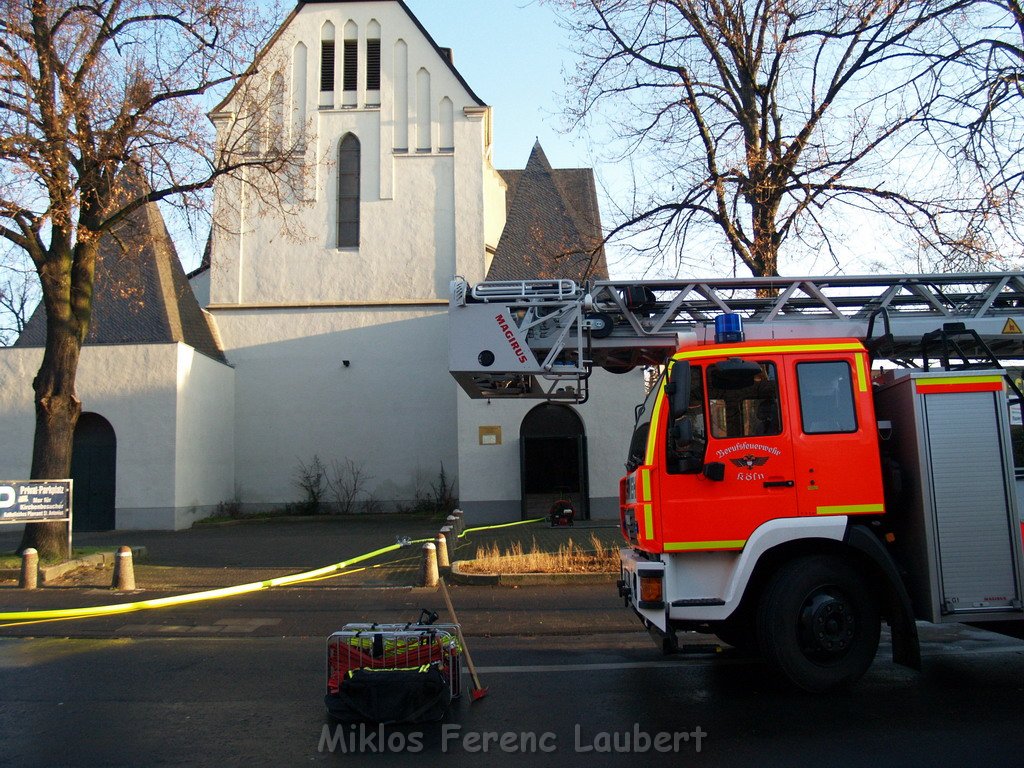 Brand in Kirche Koeln Muelheim Tiefenthalstr   P28.JPG